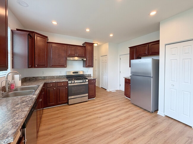Photo - 651 Olive Ln