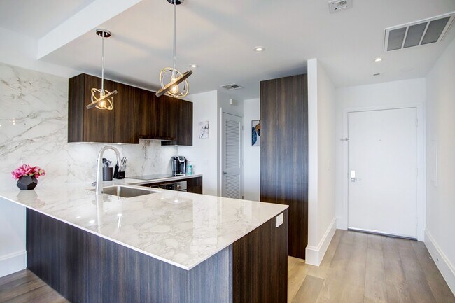 Photo - 1701 Hermann Dr Unit 17A