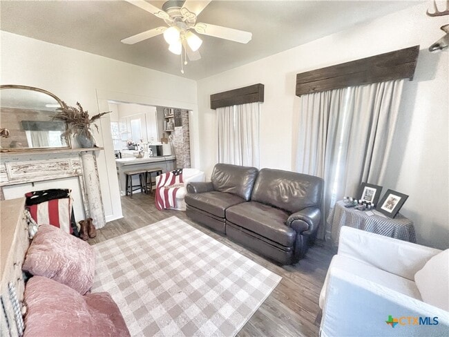 Photo - 1015 Zunker St