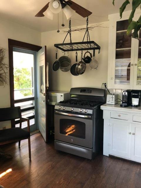 Building Photo - 906 W 22nd St Unit 7