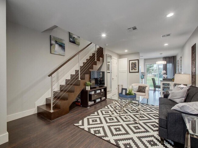 Photo - 202 S College St