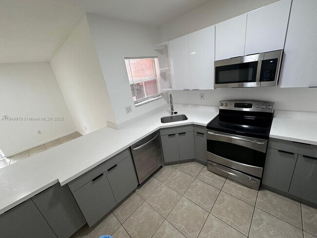 Photo - 941 SW 6th Pl