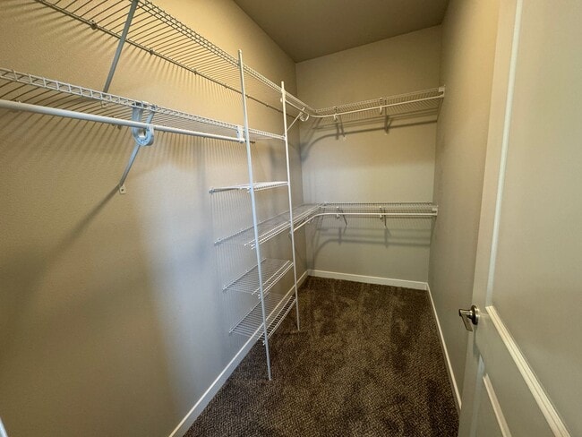 Photo - Rooms for rent in wonderful North Roseburg Home with views in Winchester Unit Master Room 3