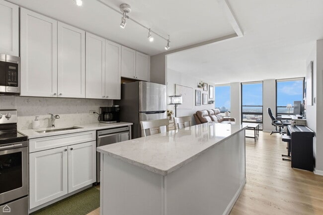 Photo - 1660 N La Salle Dr Unit 3810