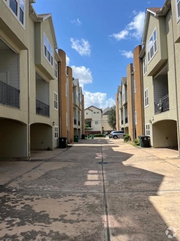 Building Photo - 5732 Kansas St Unit B Rental