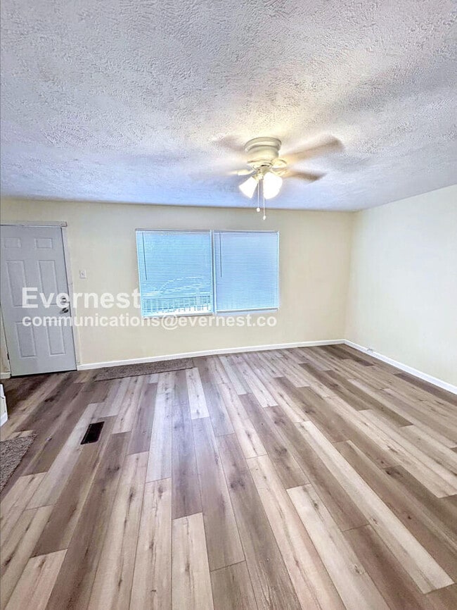 Photo - 1050 Holmden Ave