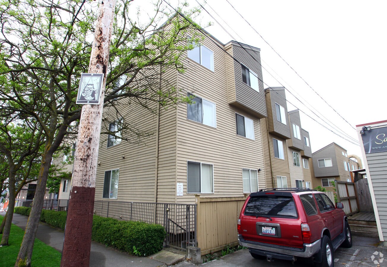 Photo - Jefferson Court