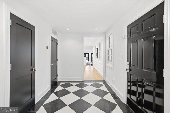 Photo - 3418 Reservoir Rd NW