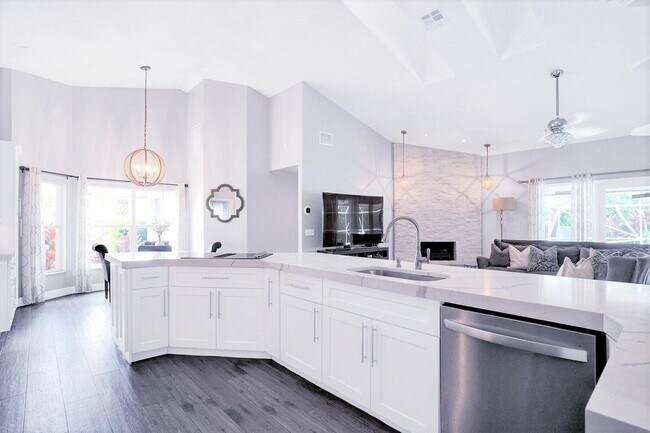 Photo - 1350 Longlea Terrace