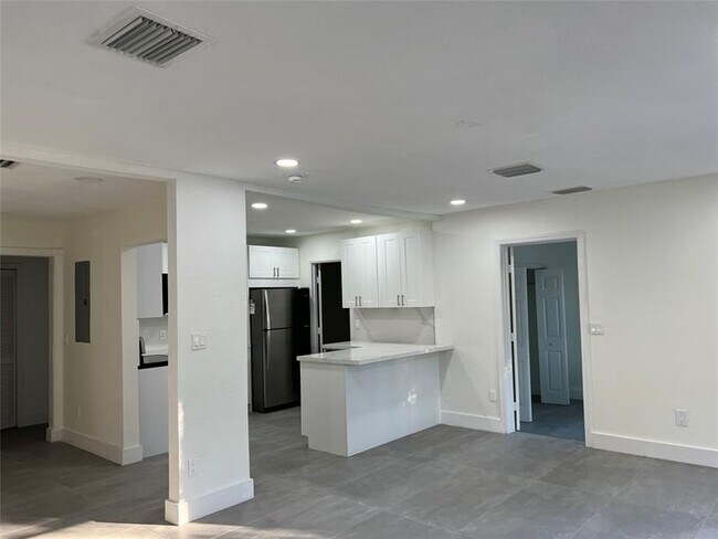 Photo - 6301 NE 5th Ave Unidad 6301