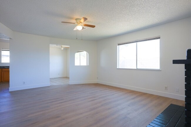 Photo - Updated 4 Bedroom / 2 Bathroom Home in Las Vegas