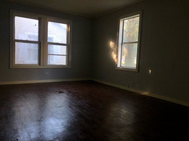 Photo - 409 Riverbend Dr