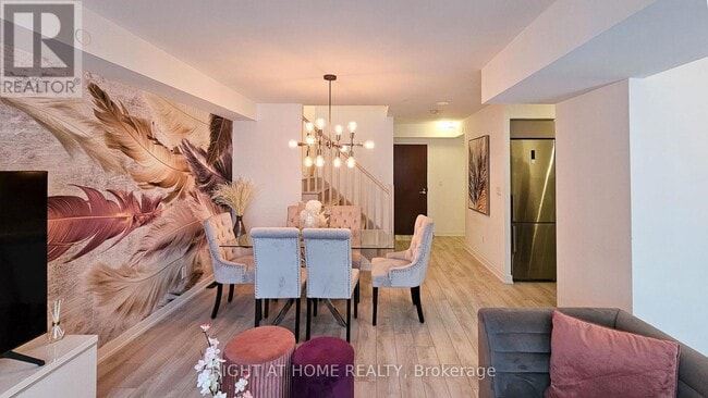 Photo - 118 Varna Dr