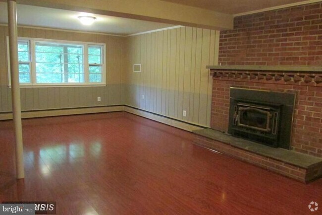Building Photo - 7617 Maple Branch Rd Rental