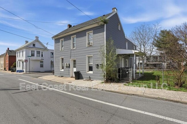 Photo - 327 N Mulberry St