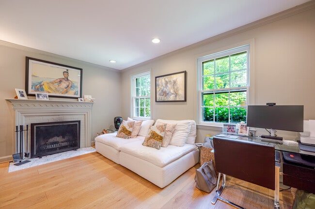 Photo - 4612 Sedgwick St NW