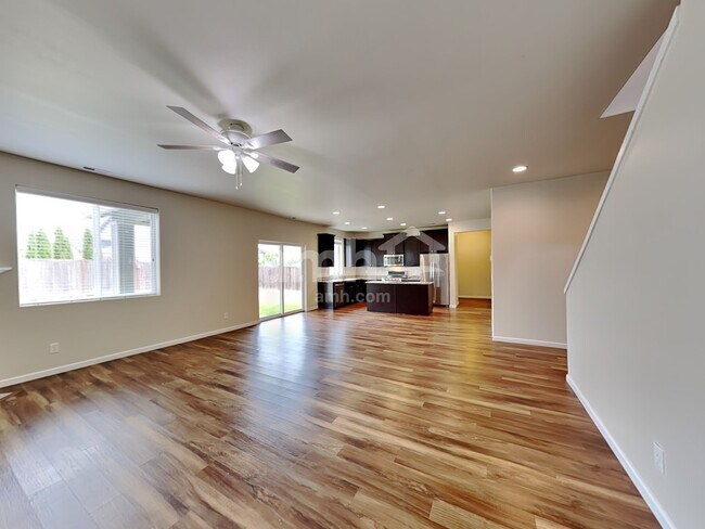 Photo - 2655 Moore St