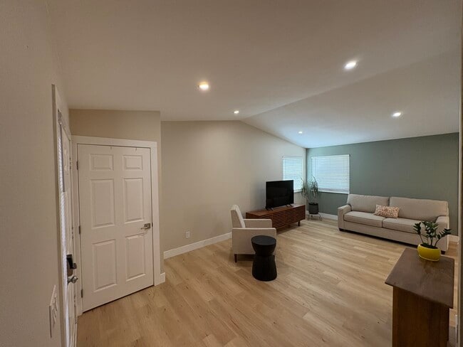 Photo - 5565 S Lansing Ct