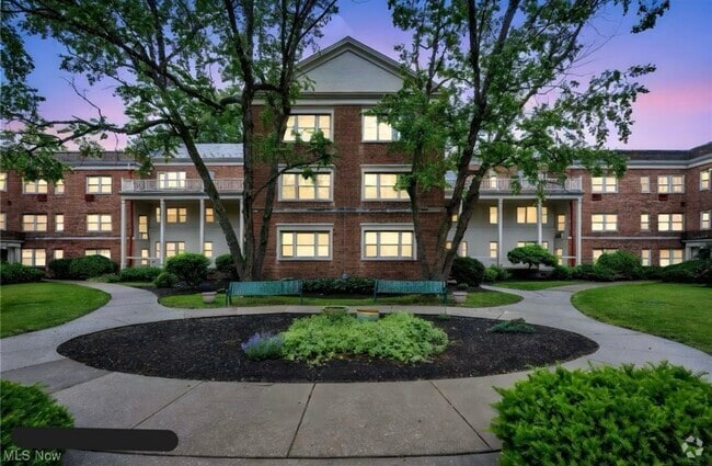 Building Photo - 15825 Van Aken Blvd Unit GC205W2BD Rental