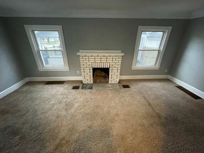 Photo - 866 S Hawkins Ave