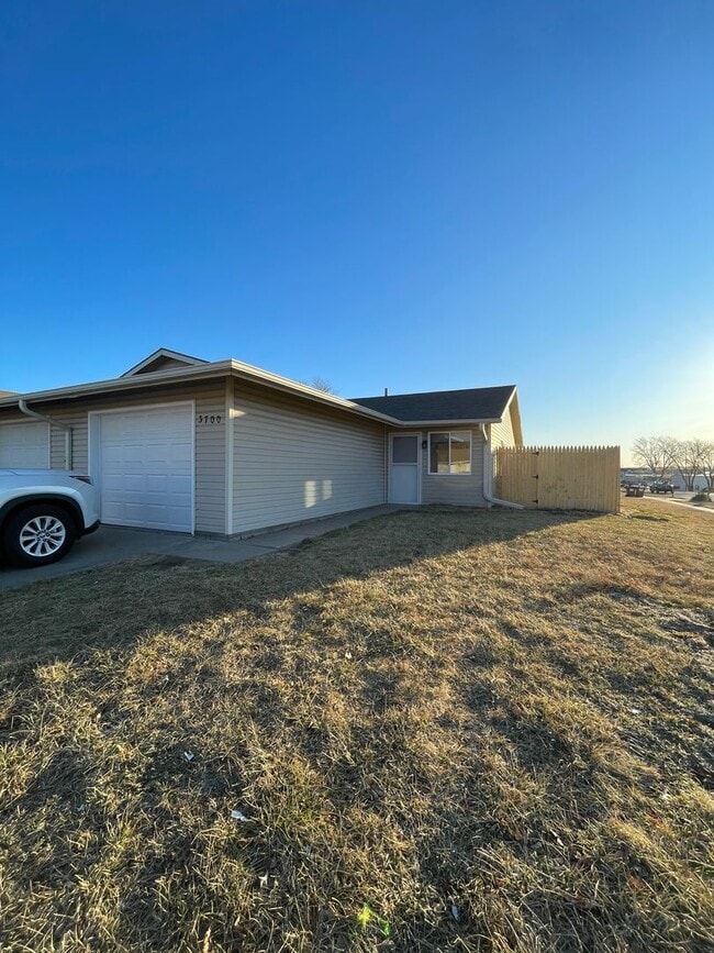 Building Photo - 3700 Paxton Dr Unit 3700