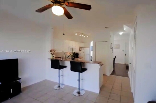 Building Photo - 1485 NE 33rd Rd