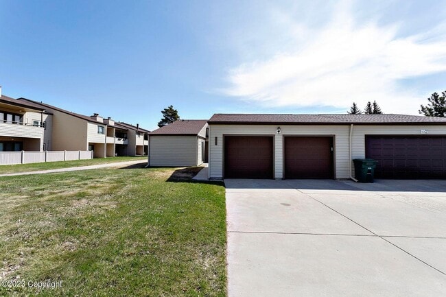 Building Photo - 909 Indian Hills Dr