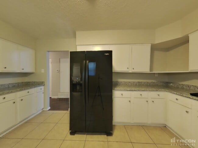 Photo - 930 Liberty Dr