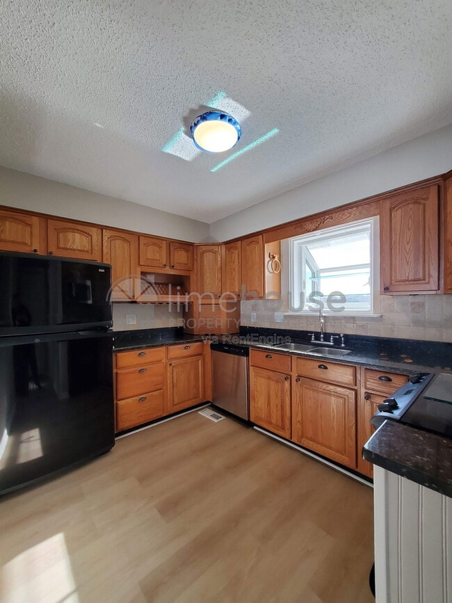 Photo - 1944 E Ocean View Ave Unit B