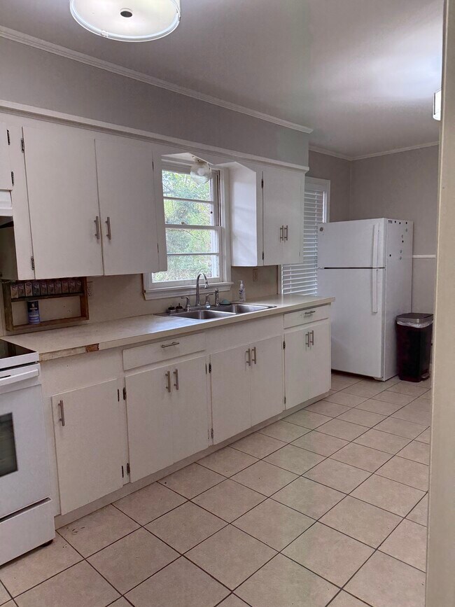 Photo - 609 Victoria St