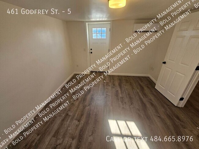 Photo - 461 Godfrey St Unit 5