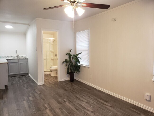 Photo - 4256 Standish Rd Unit B