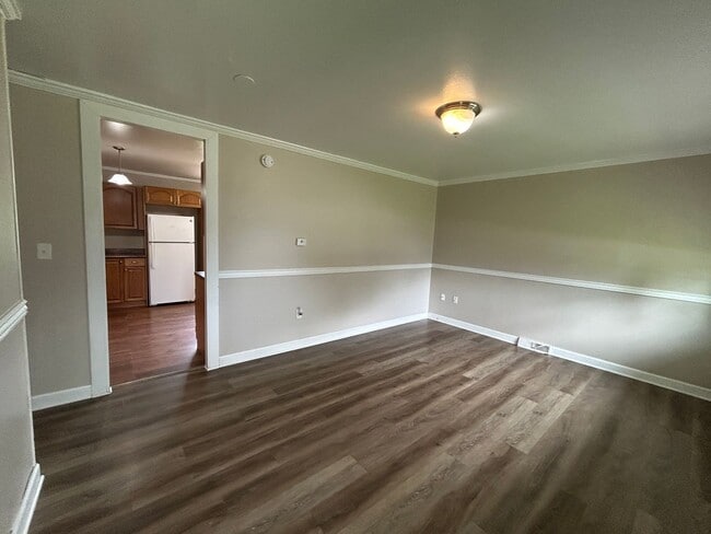 Photo - 210 8th St E