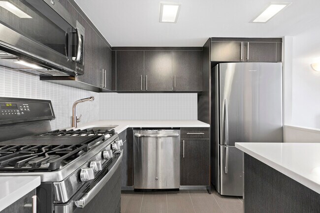 kitchen - 110 Barrow St Unit 546