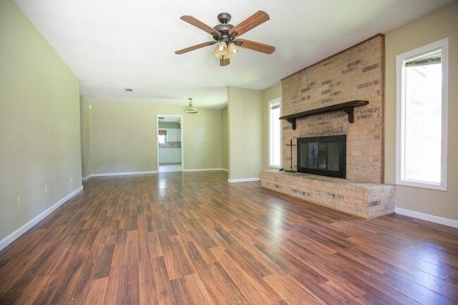 Photo - 109 Thomas Dr