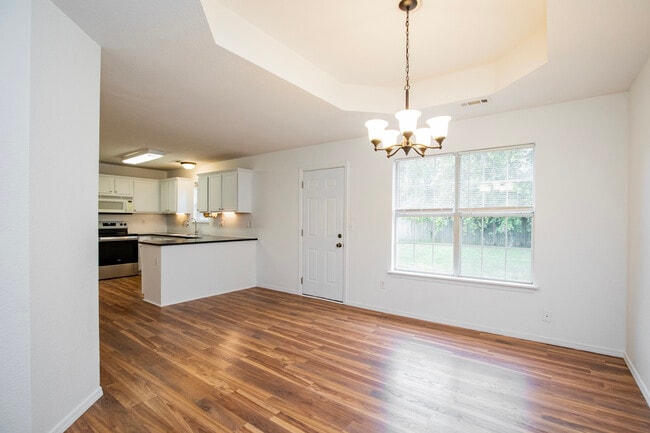 Photo - 215 Broyles St