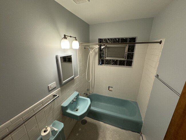 Bathroom - 17828 Park Ave Apartamentos Unidad 3