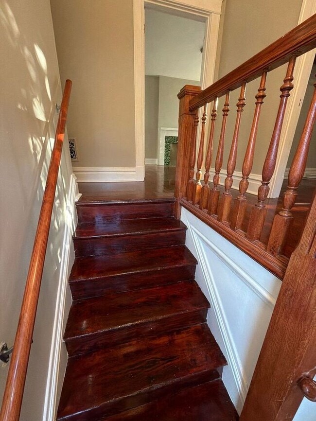 Photo - 2 bed/1 bath upper unit