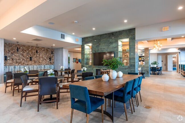 Clubroom comunitario con comedor - The Hamilton at Garden Valley