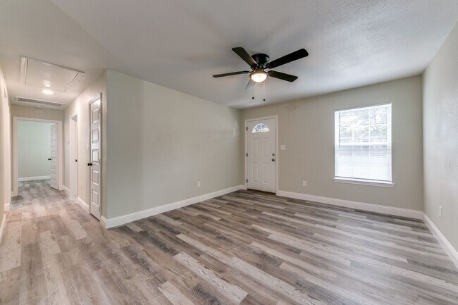 Photo - 3 Bed 2 Bath House for Rent in Oak Cliff!