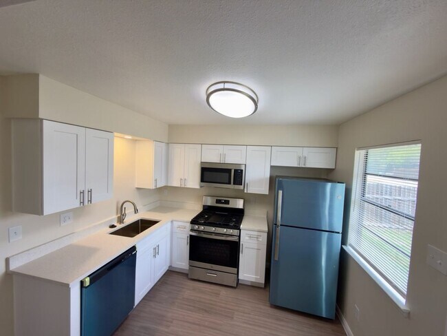 Photo - 1614 W Braker Ln Unidad B