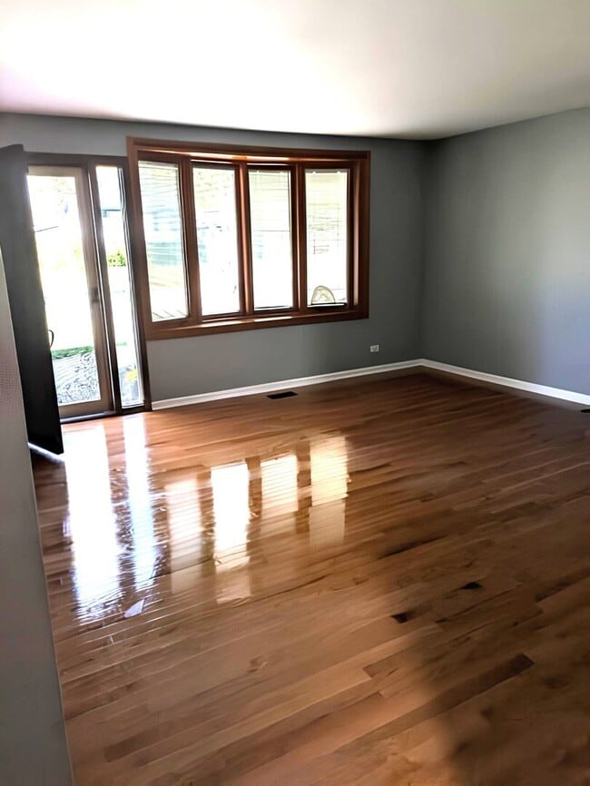 Photo - 9407 Elm Ave