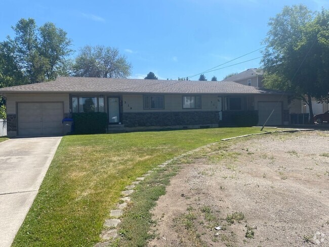 Building Photo - 112 Unit 02 Rental