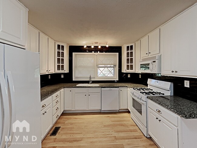 Photo - 1081 McCalla St NE