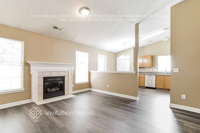 Photo - 843 Anchor Way NE