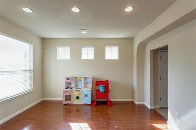 Photo - 15709 Belfin Dr