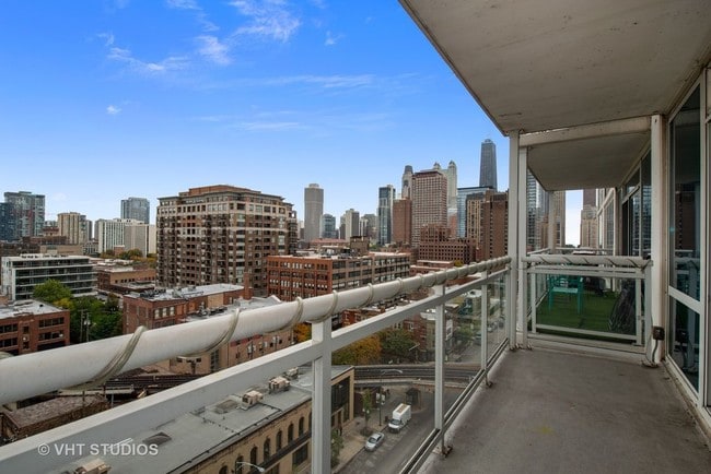 Balcony - 757 N Orleans St Unit 1103