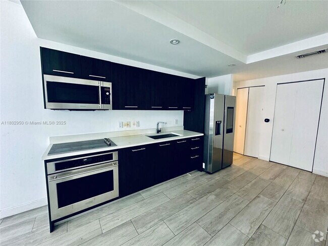 Building Photo - 55 SW 9th St Unit 3409 Rental