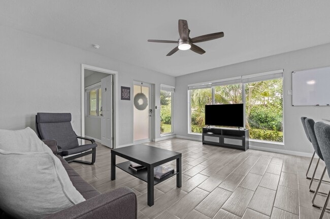 Photo - 1007 NE 9th Ct