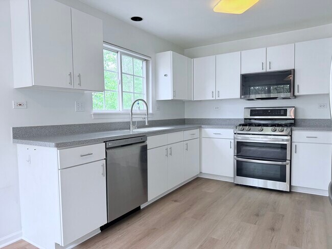 Photo - 1146 Bristol Ln Unit 1146
